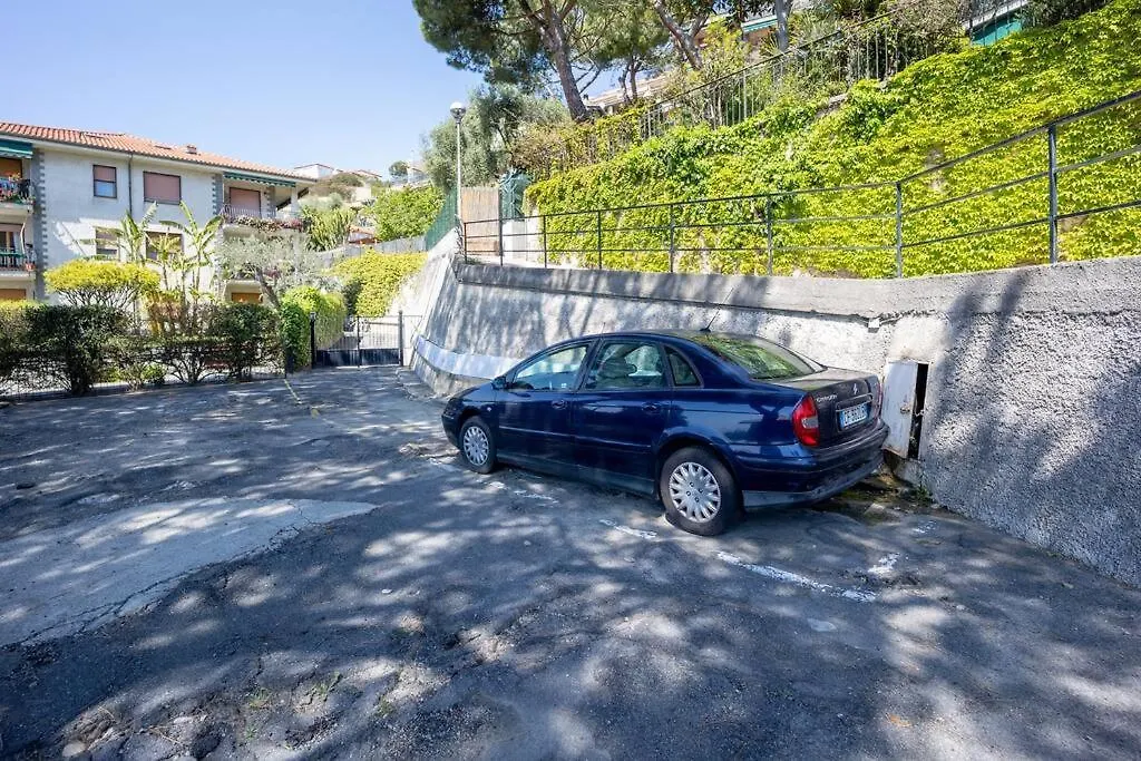 Seaview Apartment Vallecrosia 0*,  Italy
